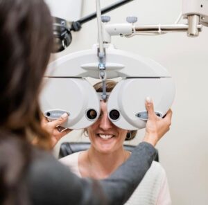 Comprehensive eye exams from glasses company, Edmonton